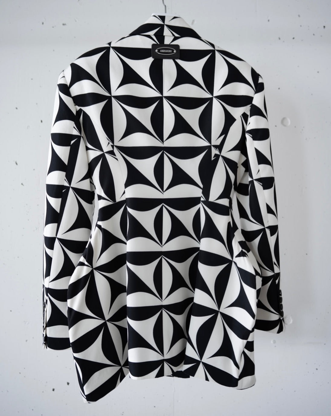 ANNAKIKI / Geometric design blazer – EILANT